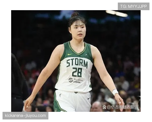 李月汝随便一张照片都像富太太遛街，我的购物车默默合上了